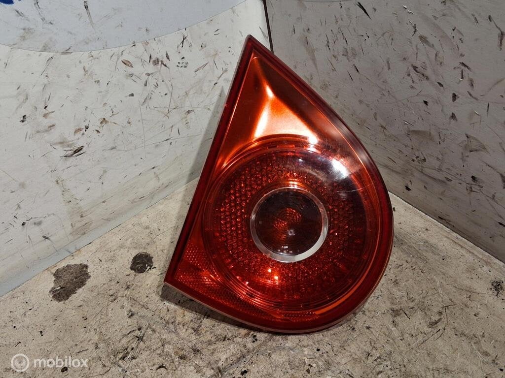 Achterlicht LBinnen Vw Golf V 1.4 TSI ('03-'08) 1K6945093E, Auto-onderdelen, Gebruikt, Volkswagen, Ophalen of Verzenden, Volkswagen