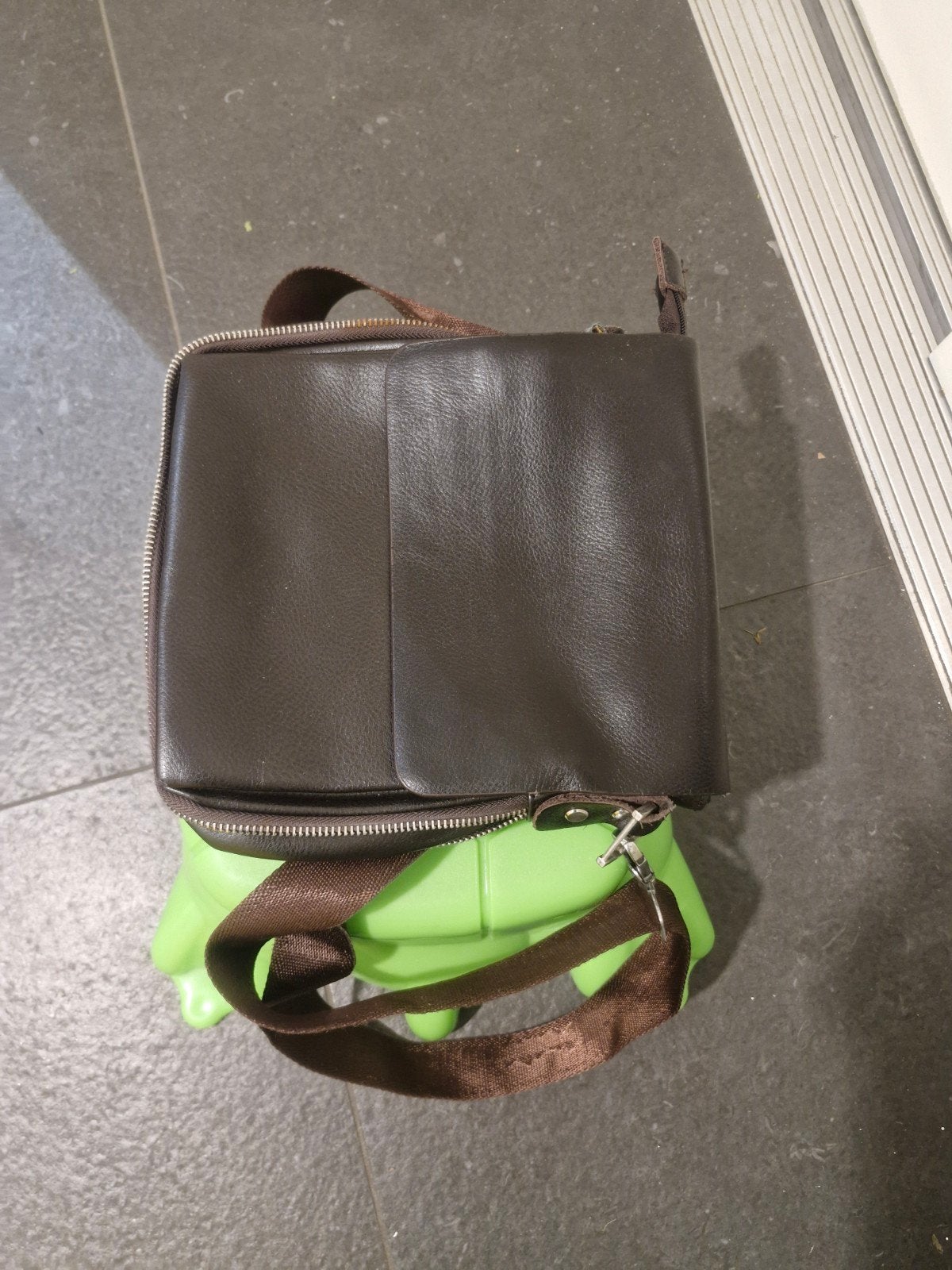 Petit sac homme cuir maron, Bijoux, Sacs & Beauté, Trousses de toilette, Comme neuf, Brun, Homme