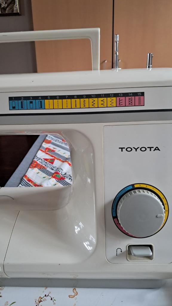 Naaimachine Toyota, Ophalen, Naaimachine