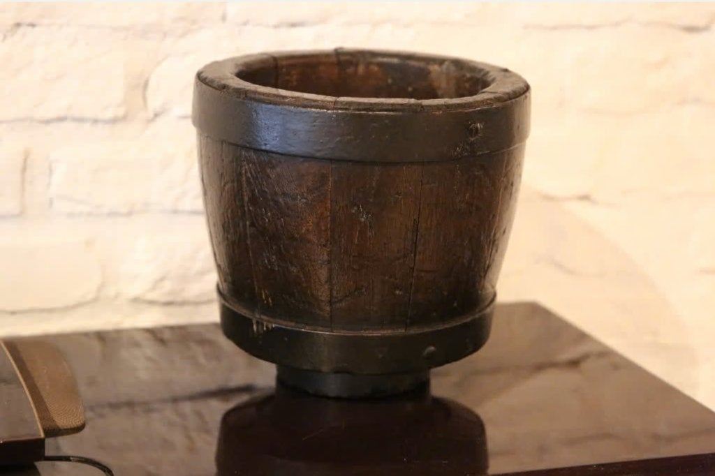 Authentieke oude houten vijzel / rustieke bloempot, Overige materialen, Gebruikt, Rond, Ophalen of Verzenden
