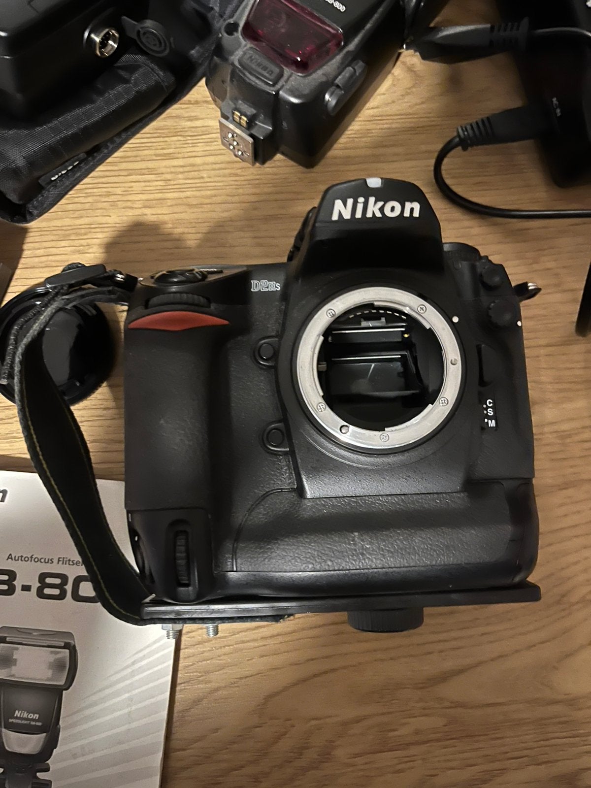 Nikon D2Hs Professionele DSLR Set SU-800 Commander & SB-800, Enlèvement, Comme neuf, Bouchon de boîtier, Nikon