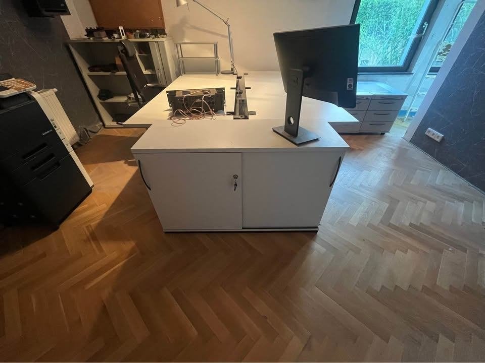 Armoire de bureau à portes coulissantes avec verrou, Maison & Meubles, Armoires | Armoires à porte coulissante & Armoires à archives