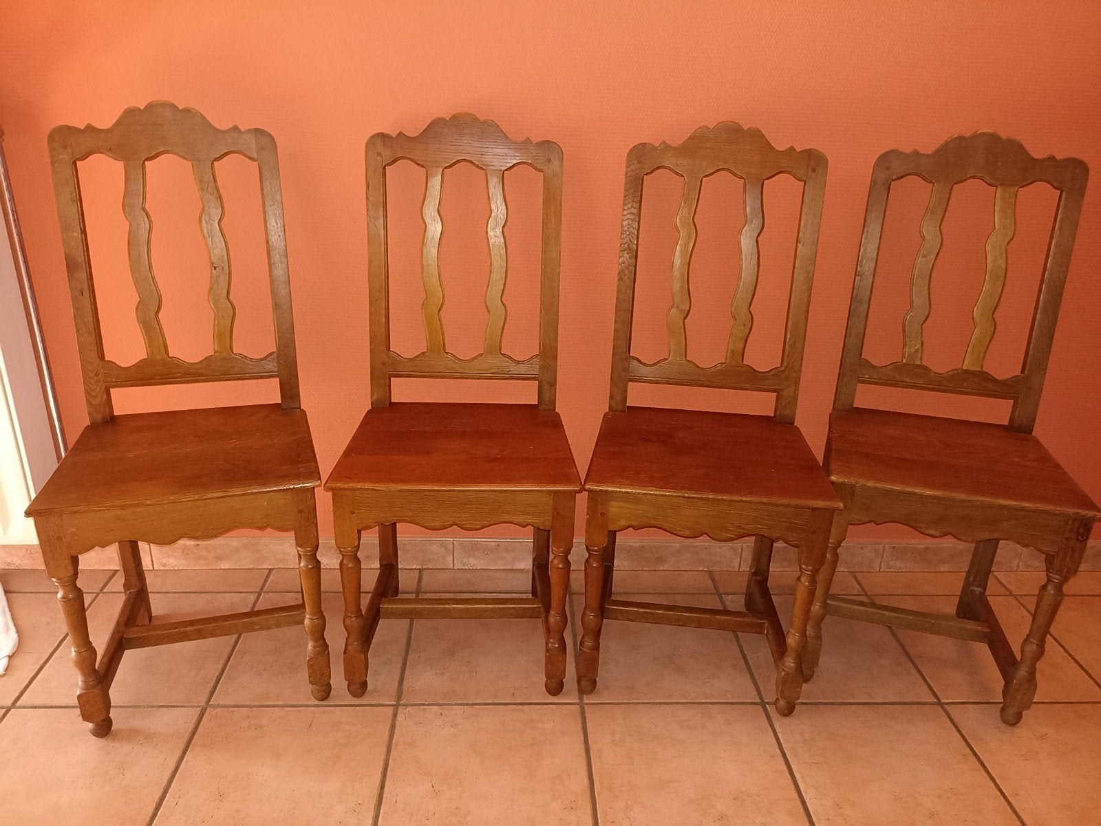 4 chaises en chêne massif