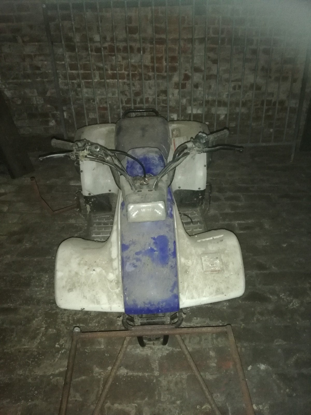 quad pour pièces carrosserie pas cassé ni abîmée, Enlèvement