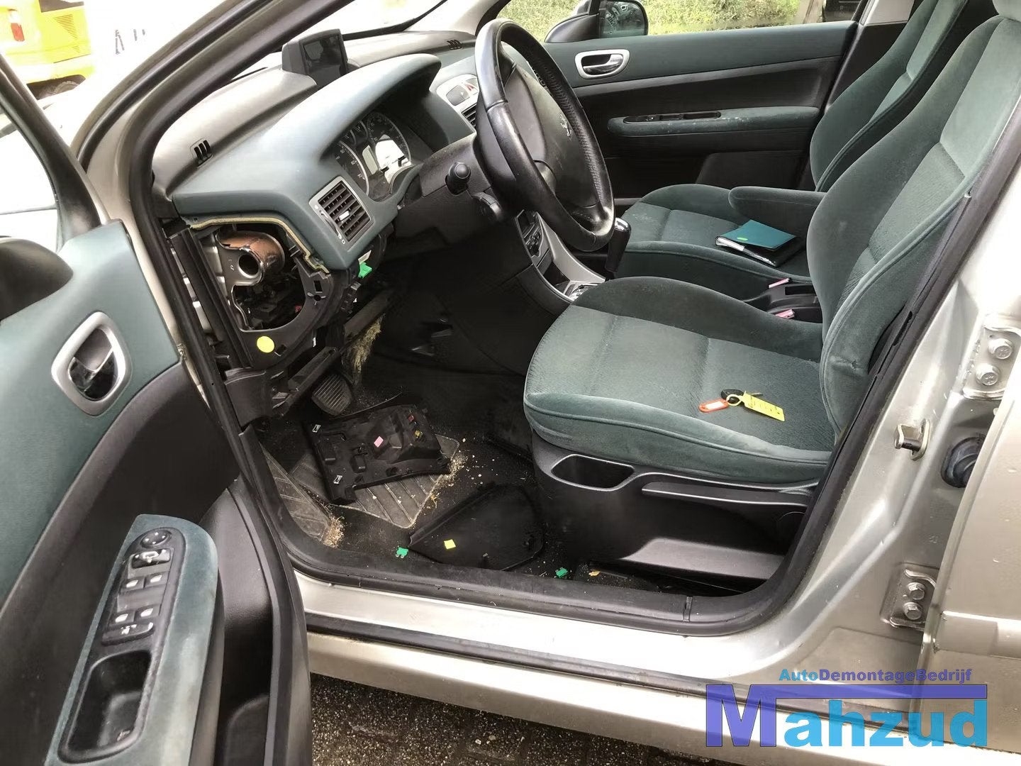 PEUGEOT 307 BREAK SW Rechts voor stoel + achterbank, Auto-onderdelen, Taurusavenue 1
2132 LS  Hoofddorp, NL, Gebruikt, Contact.group@renault.com