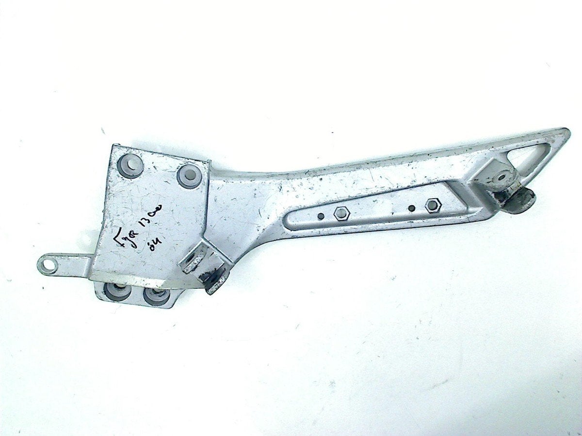 REPOSE PIEDS AVANT GAUCHE Yamaha (2D2-27442-00-00), Dhr. S. di Majo, Utilisé, Info@cama-motorparts.nl, P.J. Troelstraweg 8 8
3144 CX  MAASSLUIS, NL