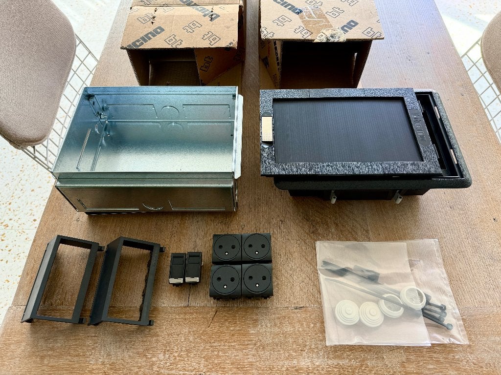 vloerstopcontact, vloerdoos met modules, Doe-het-zelf en Bouw, Elektriciteit en Kabels, Nieuw, Stopcontact, Ophalen of Verzenden