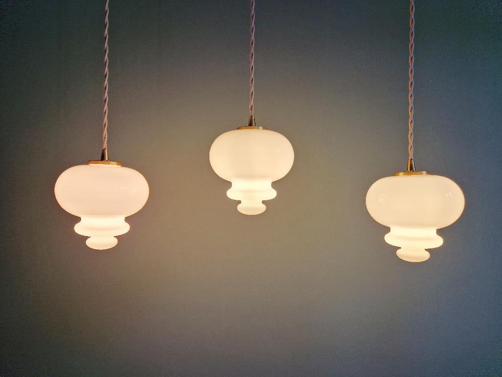 Trio de suspensions scandinaves en opaline blanche, 1960, Enlèvement ou Envoi