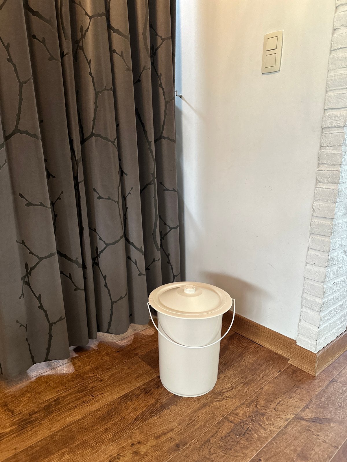 Toiletemmer met deksel NIEUW zithoogte is 34cm, Ophalen of Verzenden, Nieuw, Met deksel