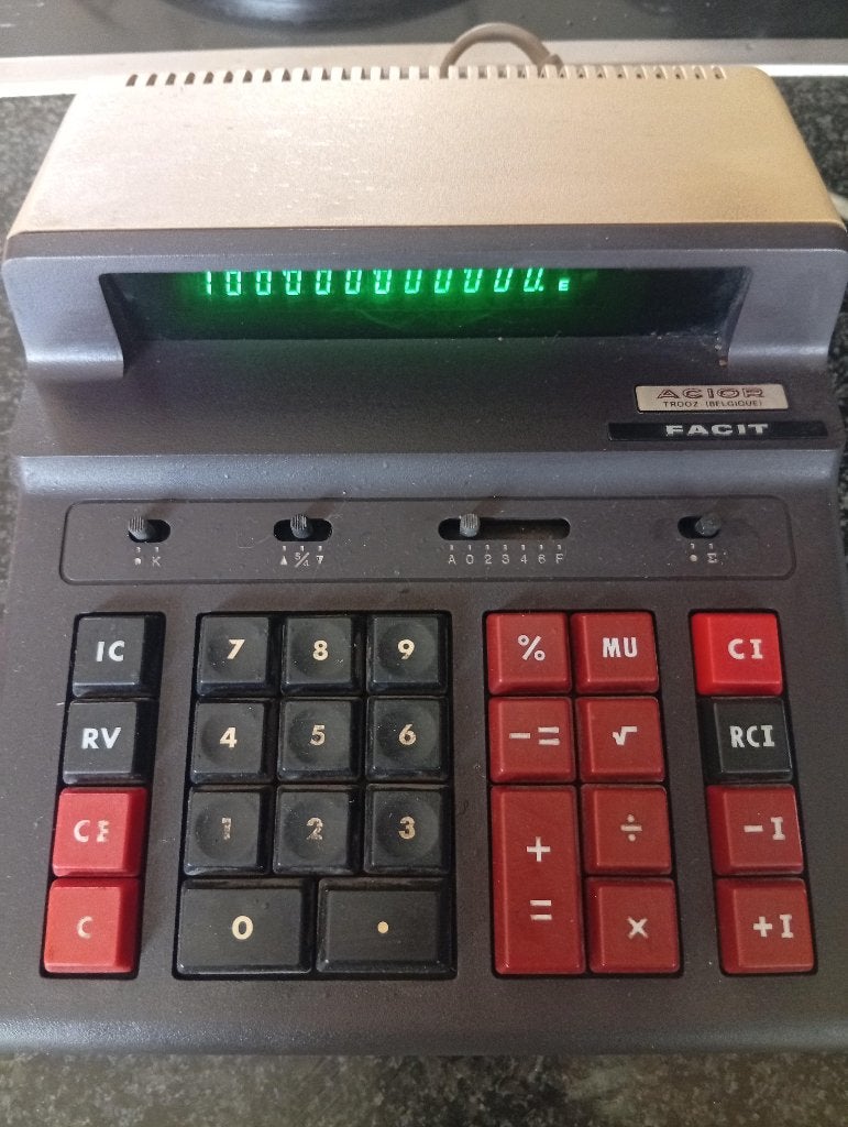 Ancienne calculatrice de marque Facit (modèle 2102)., Ophalen of Verzenden, Computers en Rekenmachines