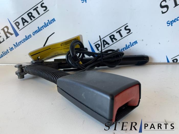Insertion ceinture de sécurité avant droite d'un Mercedes, 3 mois de garantie, Utilisé, -, -