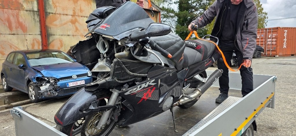 Épave CBR 1100XX + divers pièces, Enlèvement, Utilisé