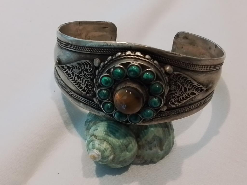 ANTIEKE MANCHET ARMBAND MET MALACHIET EN TIJGEROOG STEEN, Ophalen, Overige materialen, Armband