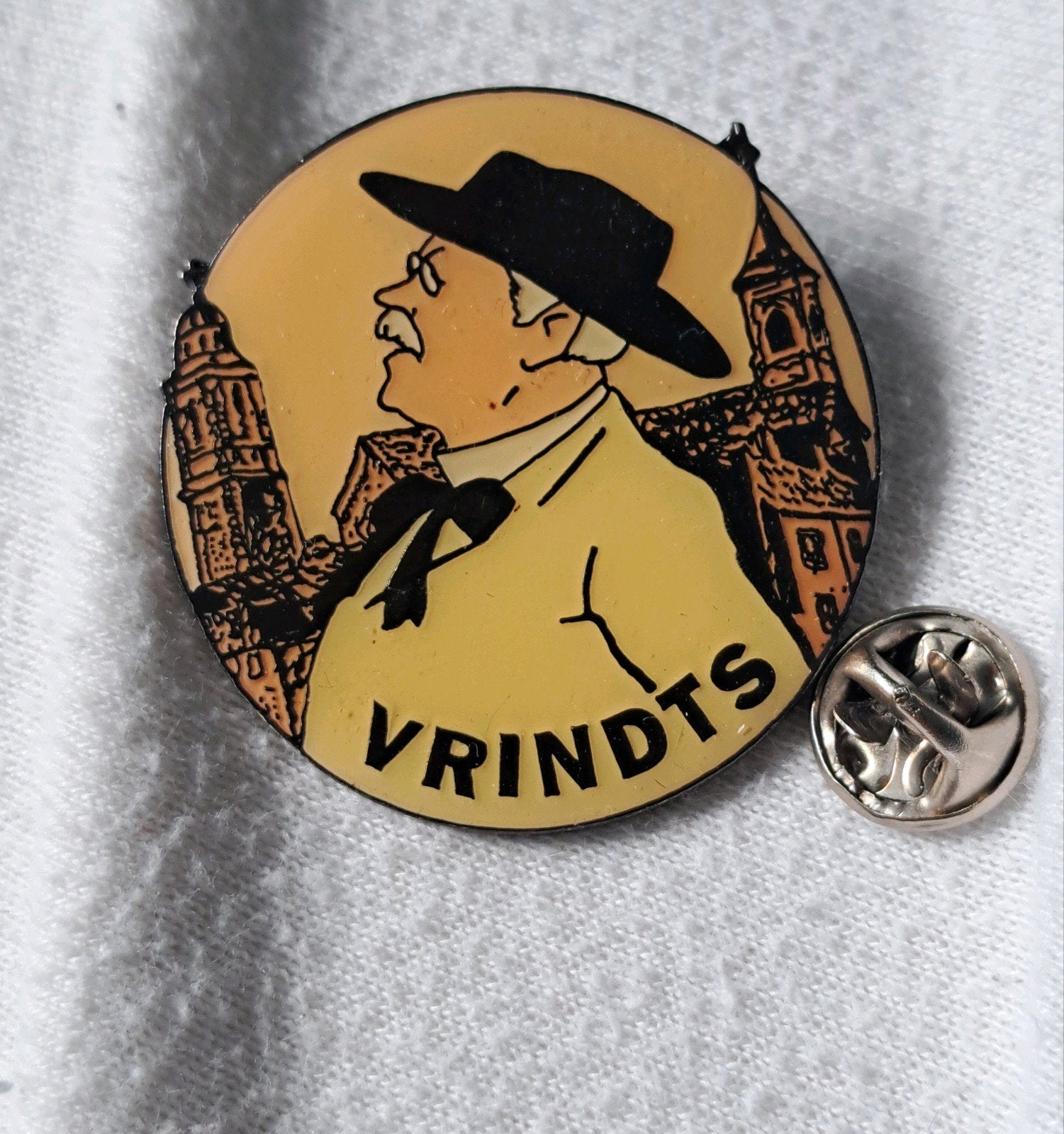 pins pin's Joseph Vrindts poète wallon rare, Collections, Broches, Pins & Badges, Enlèvement