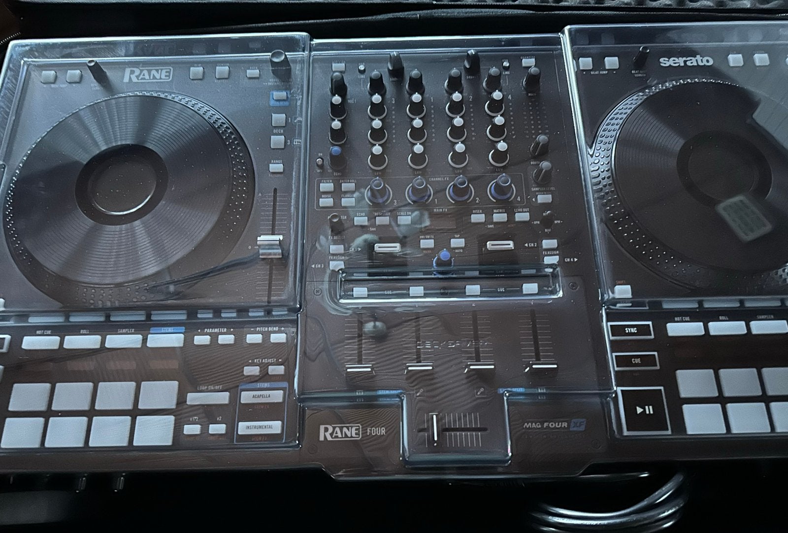 Verkoop Rane Four controller + deksel + Magma-behuizing, Muziek en Instrumenten, Dj-sets en Draaitafels, Ophalen, Zo goed als nieuw