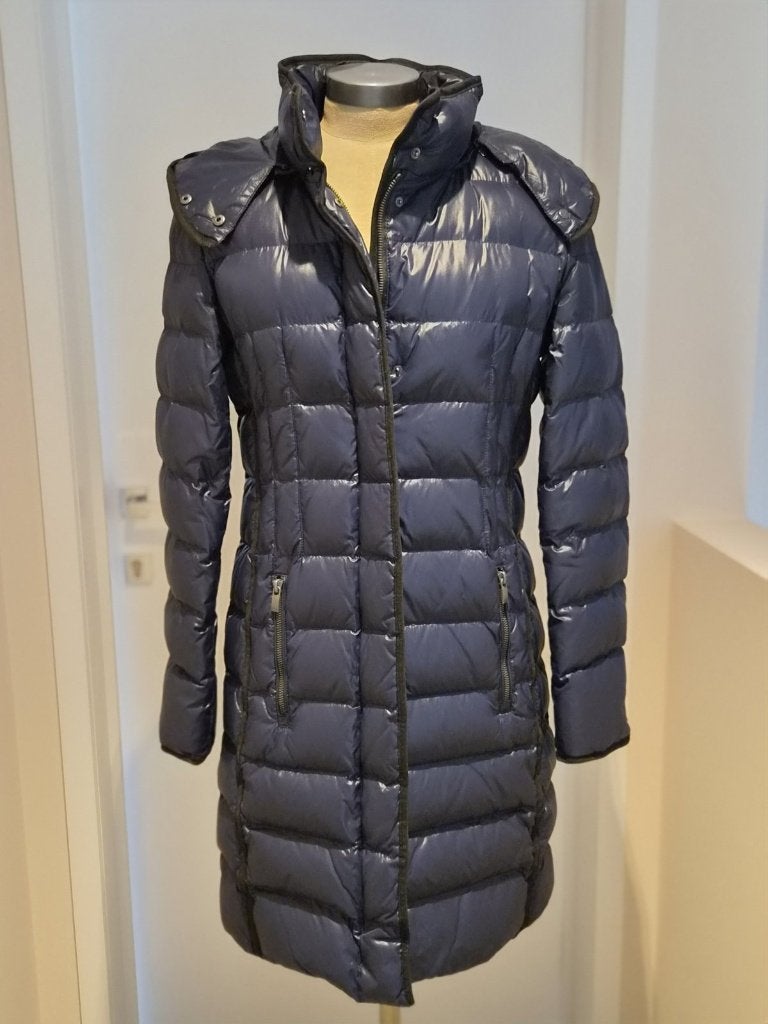 Hugo Boss lange donsjas donkerblauw met capuchon, maat S, Blauw, Ophalen of Verzenden, Zo goed als nieuw, Maat 36 (S)