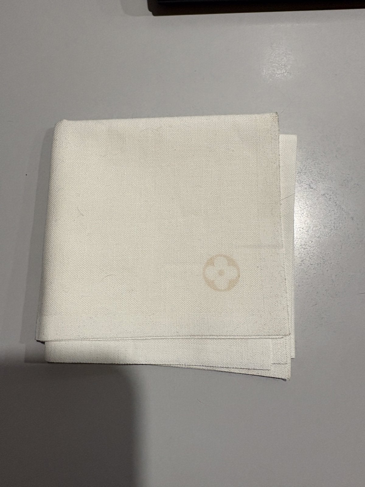 Louis Vuitton linnen servet, Antiquités & Art, Antiquités | Vêtements et Textile, Enlèvement ou Envoi