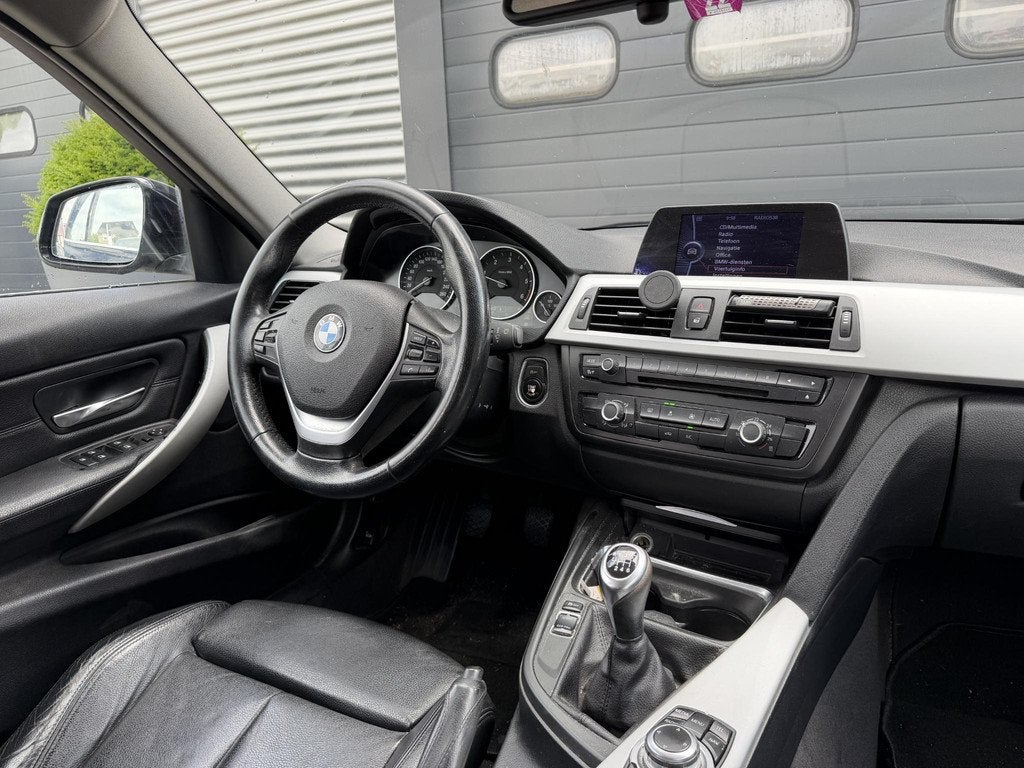 BMW 3 Serie Touring 320d Upgrade Edition, Autos, BMW, Cuir, Achat, 135 kW, Entreprise
