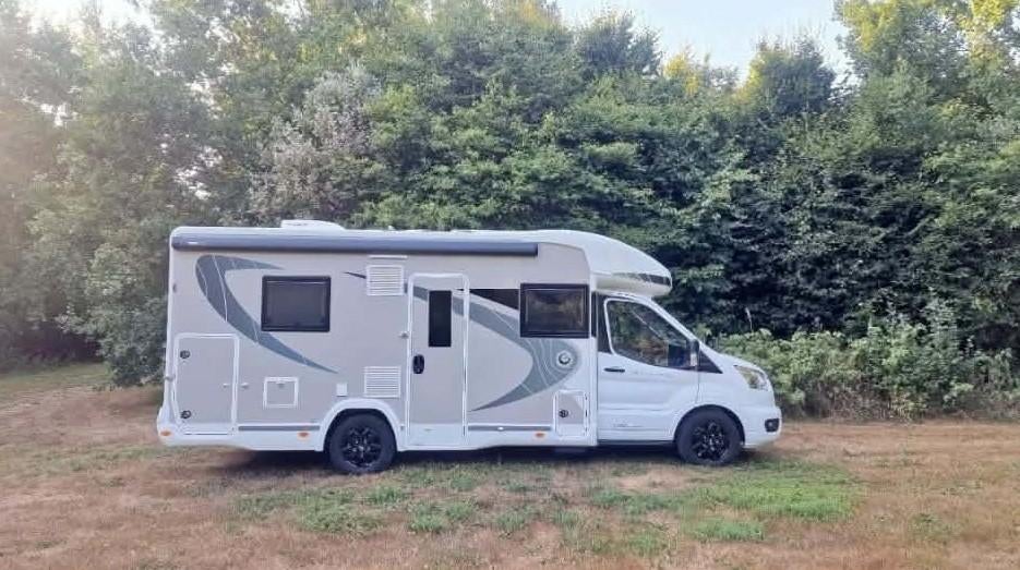 Camping car Chausson 720 Titanium 170 cv, Caravanes & Camping, Camping-cars, Réfrigérateur, Jusqu'à 5, Siège standard, Toilette à cassette