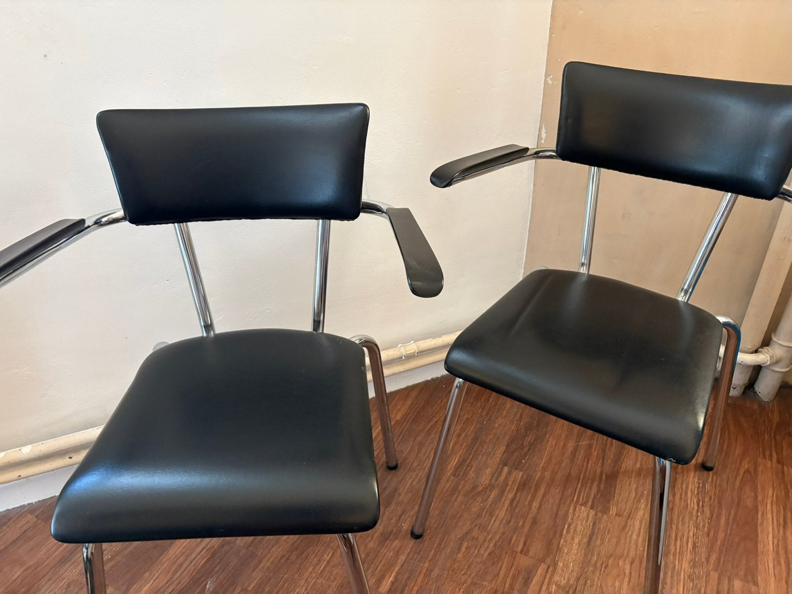 Zwarte leren stoelen, Huis en Inrichting, Stoelen, Ophalen, Zo goed als nieuw