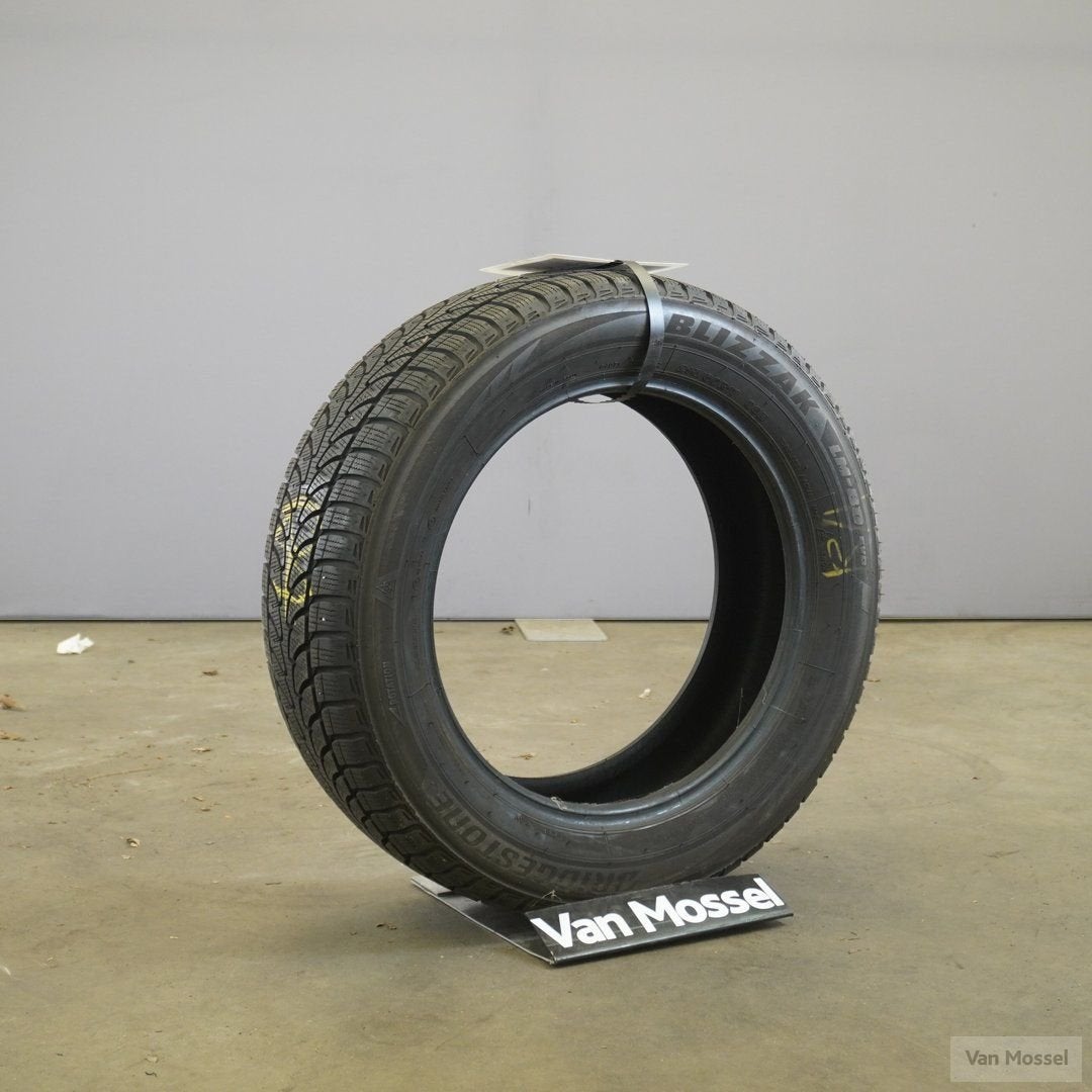 Bridgestone Blizzak LM 80 evo Winterband 215/60/R17, Auto-onderdelen, Banden en Velgen, Band(en), Winterbanden, 17 inch, 215 mm