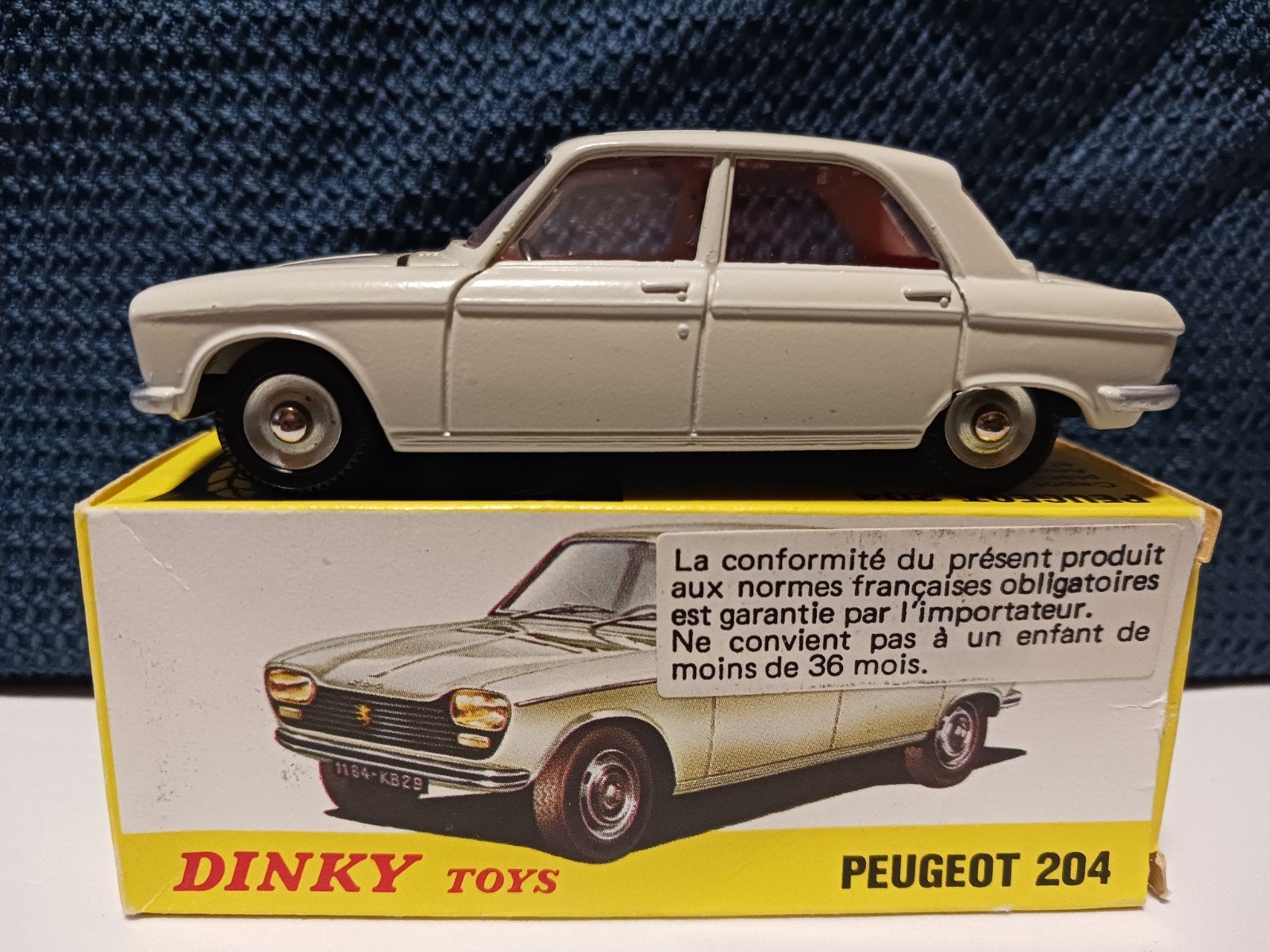 DINKY TOYS. PEUGEOT  204, Enlèvement ou Envoi, Dinky Toys