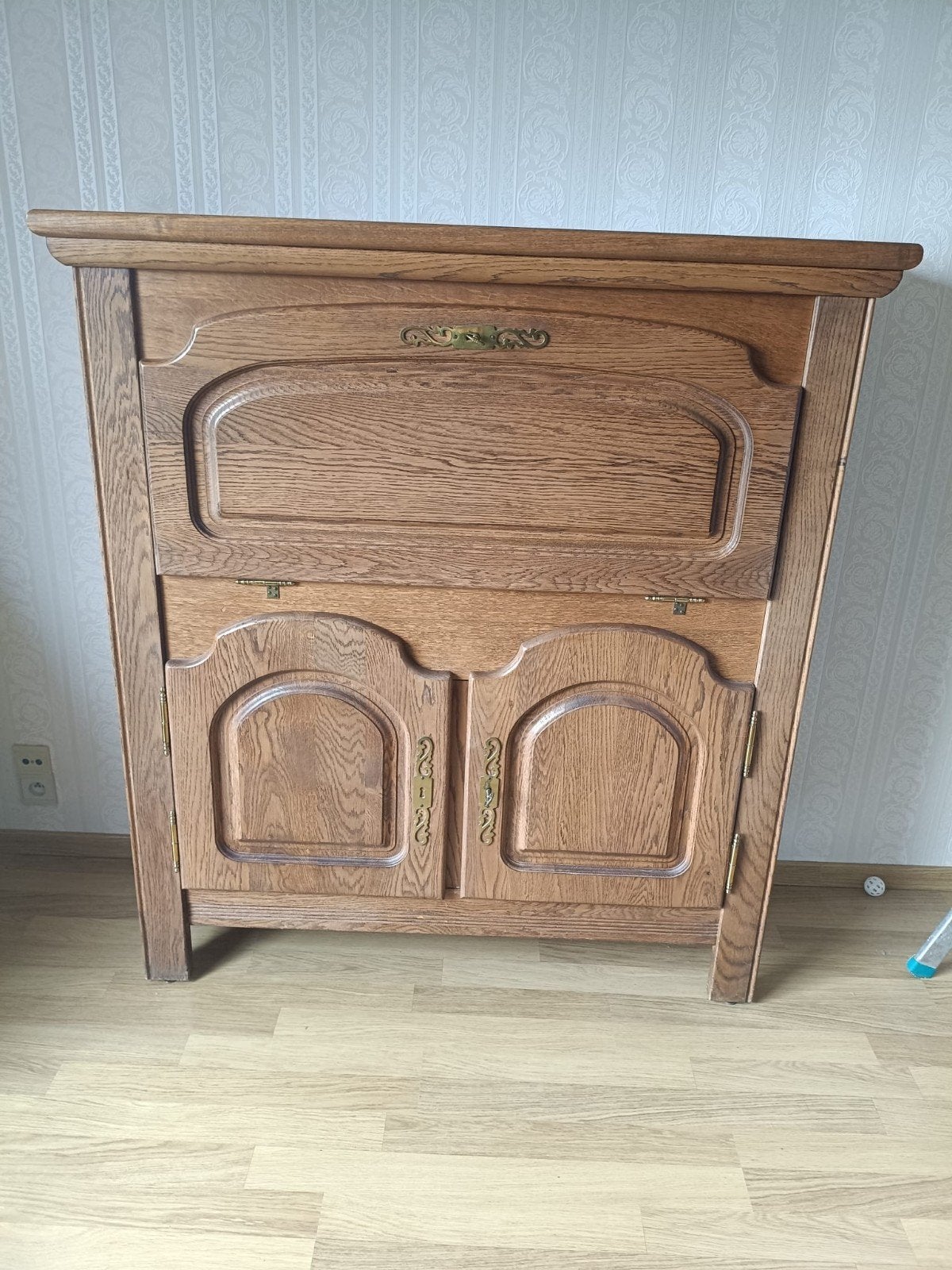 Gratis eikenhouten bar + dressoir + tafel, Ophalen