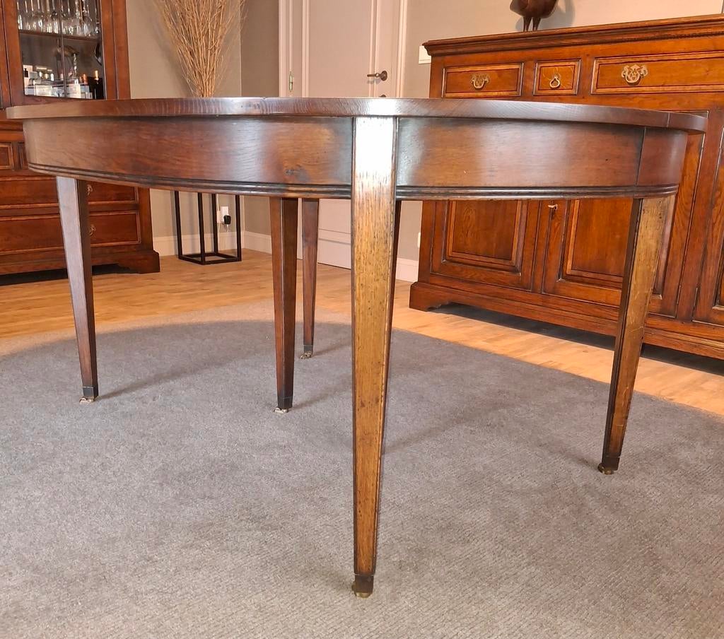 Engelse tafel met bijpassende stoelen, Ophalen