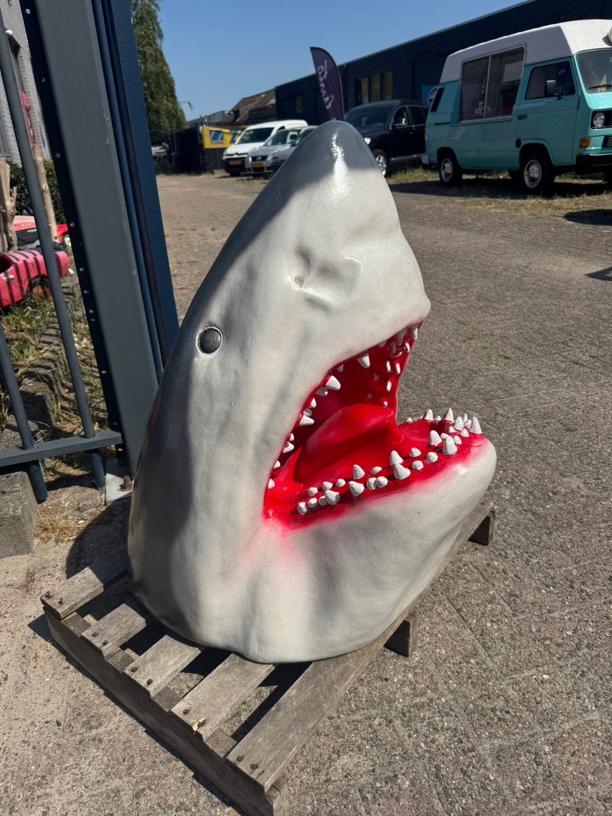Statue décorative en forme de tête de requin ou de mâchoire, Enlèvement, Utilisé, Animal