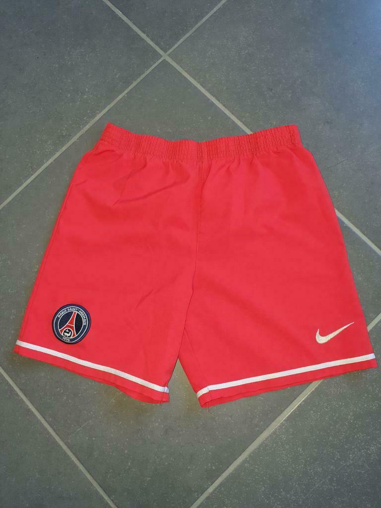 rode Nike short - Paris Saint Germain - maat 116-122, Jongen of Meisje, Zo goed als nieuw, Nike, Ophalen