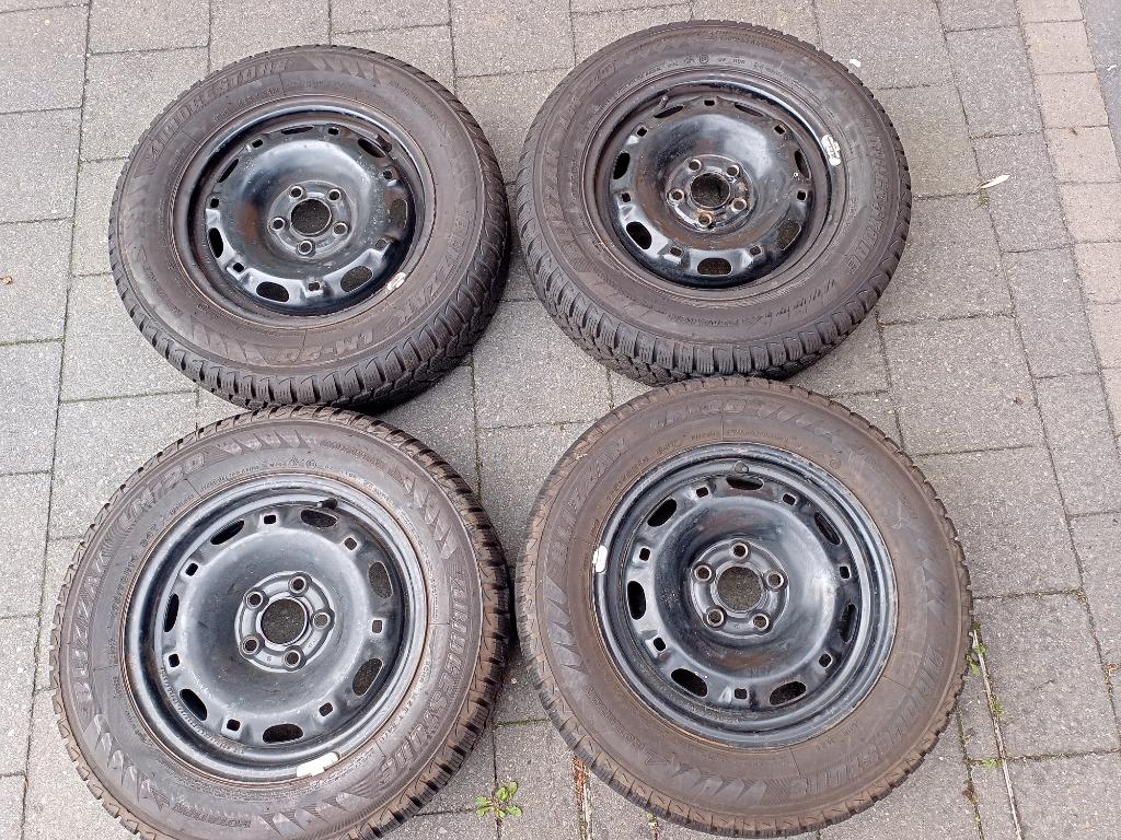 Winterbanden op stalen velg 175/70/R14, Auto-onderdelen, Banden en Velgen, Ophalen, 14 inch, Gebruikt, 175 mm