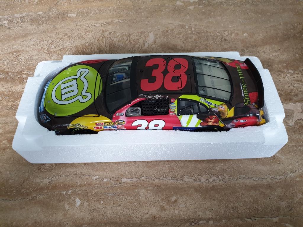 NASCAR 1/24 Ford Gilliland 2007 Shrek de 3e M&M's, Ophalen of Verzenden, Zo goed als nieuw, Auto, Overige merken