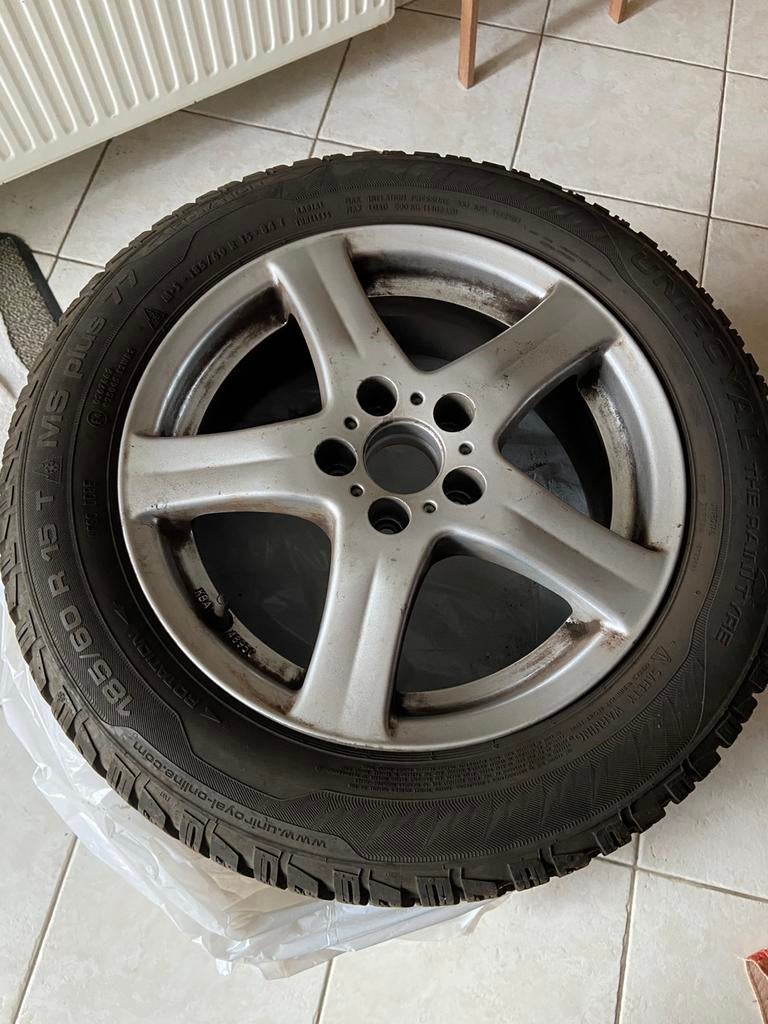 Pneus hiver avec jantes alu 185/60 R15T, 15 pouces, Pneus et Jantes, Pneus hiver, Véhicule de tourisme
