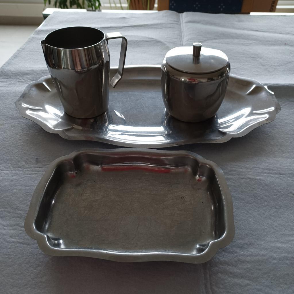 Ensemble Pot à lait, sucrier, beurrier et plateau, Enlèvement ou Envoi, Comme neuf, Autres matériaux, Récipient(s)