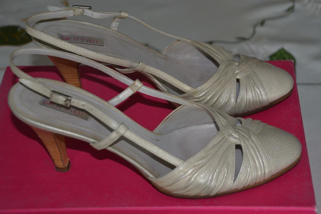 Beige Pumps Eva Turner, Pumps, Beige, Ophalen of Verzenden, Zo goed als nieuw