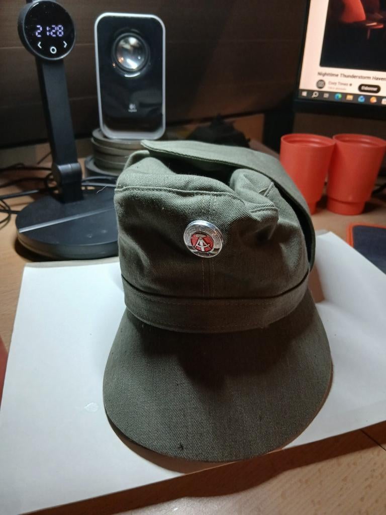 Casquette allemagne de l’est., Enlèvement ou Envoi