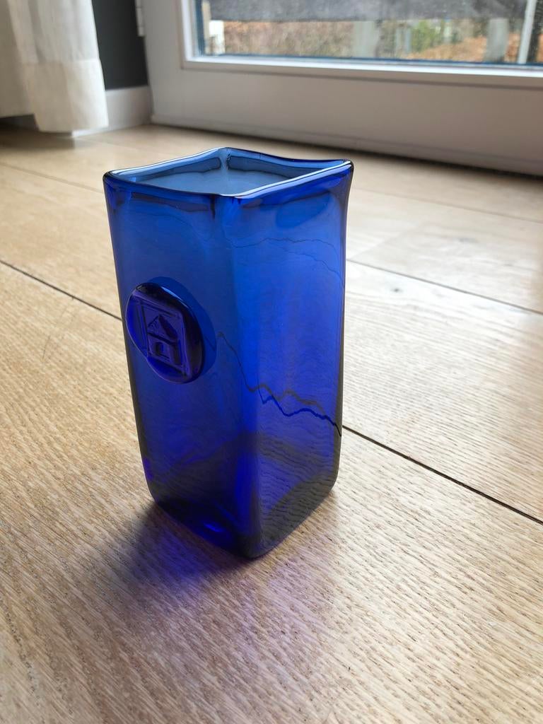 Vase allongé en verre bleu, 14,5x6,5x6,5cm, Enlèvement ou Envoi, Comme neuf, Bleu, Verre