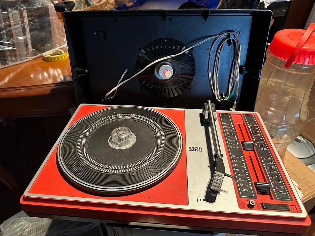 Platenspeler met ingebouwde box merk Sierra, Audio, Tv en Foto, Platenspelers, Ophalen, Gebruikt, Platenspeler, Overige merken