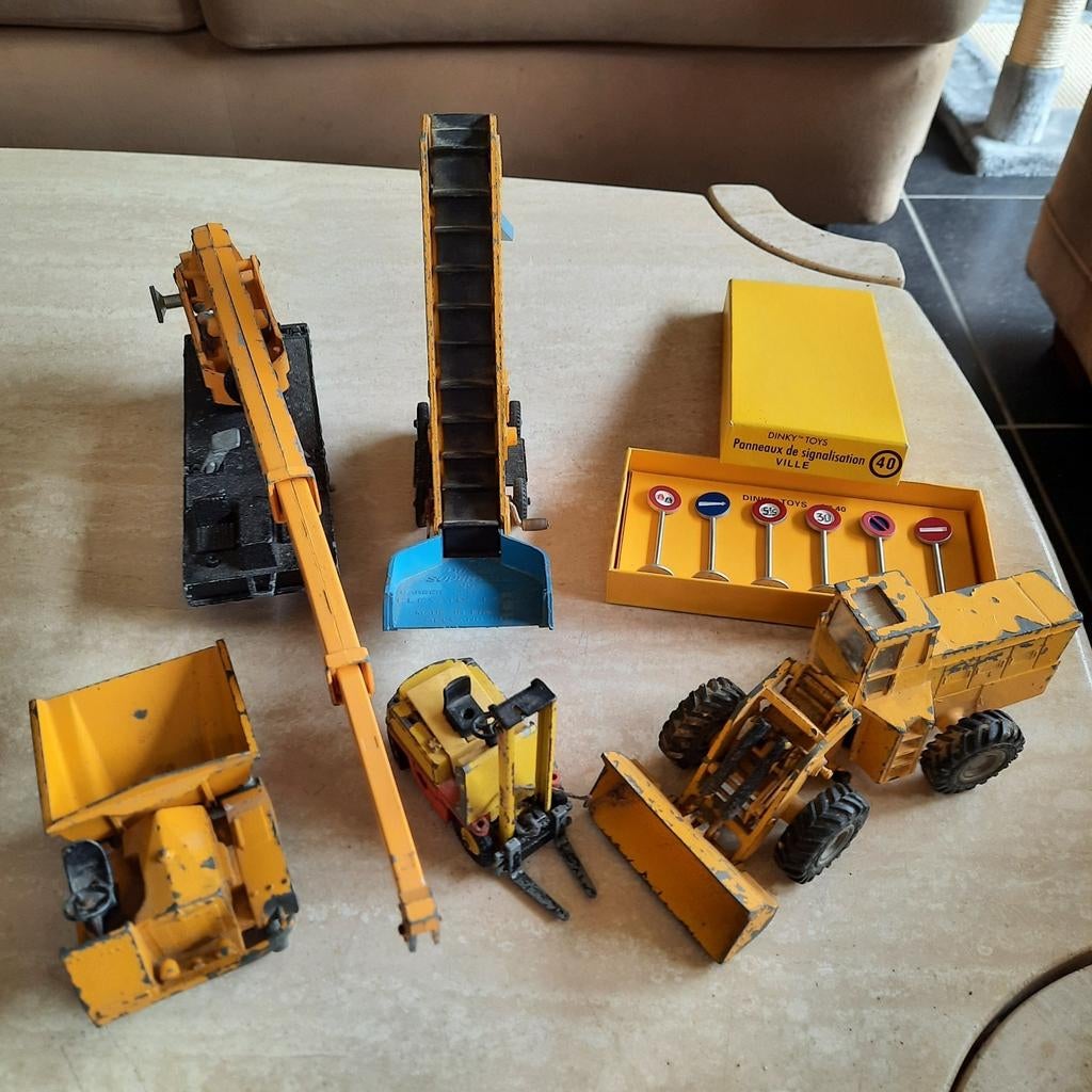 Dinky Toys , 6 stuks , ineens te koop ., Hobby en Vrije tijd, Modelauto's | 1:50, Ophalen of Verzenden, Gebruikt, Hijskraan, Tractor of Landbouw