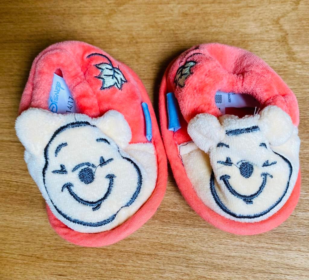 🍄 NIEUWE  Baby slofjes / pantoffels “ Winnie the Pooh “, Enlèvement ou Envoi, Neuf, Garçon ou Fille, Pantoufles