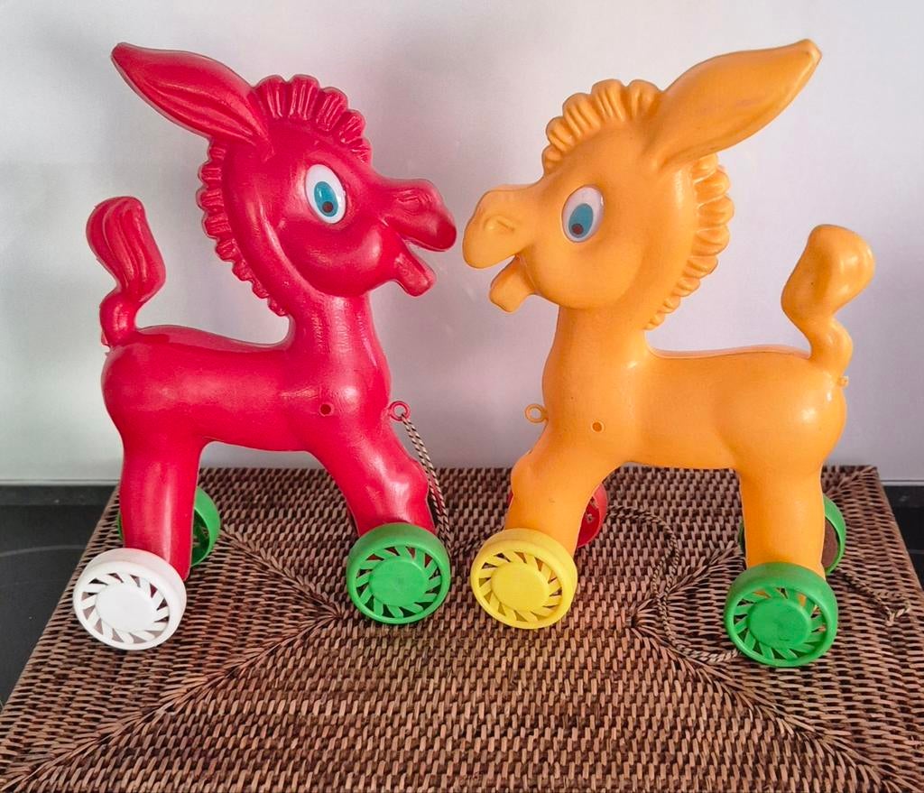 Retro 2 ezeltjes om voort te trekken jaren 60, Ophalen