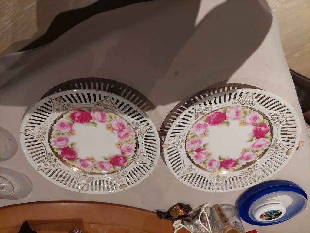 Te koop  2 zeer oude schaaltjes, Ophalen