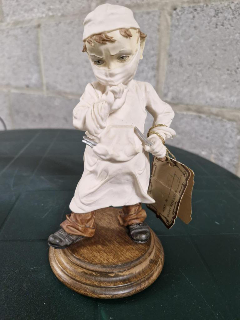 Statue porcelaine, Enlèvement