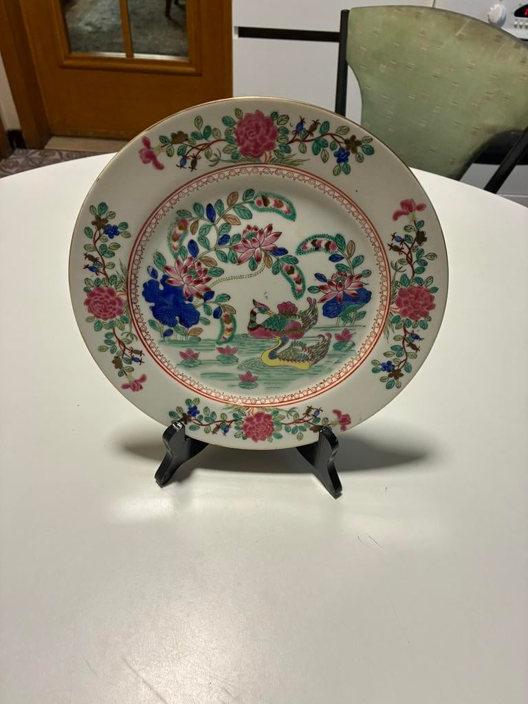 Chinees decoratieve schotel met houder, Enlèvement