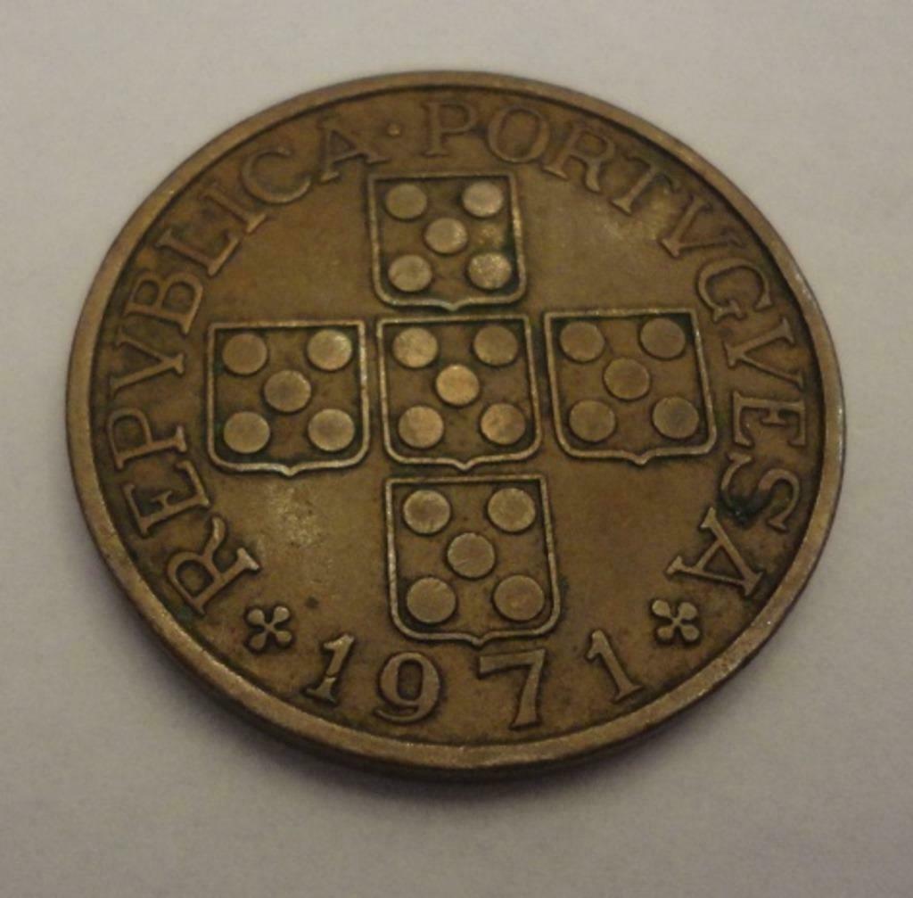 2 munten van 1 escudo 1971 en 1973 Portugal zeer goede staat, Ophalen of Verzenden, Overige landen, Setje