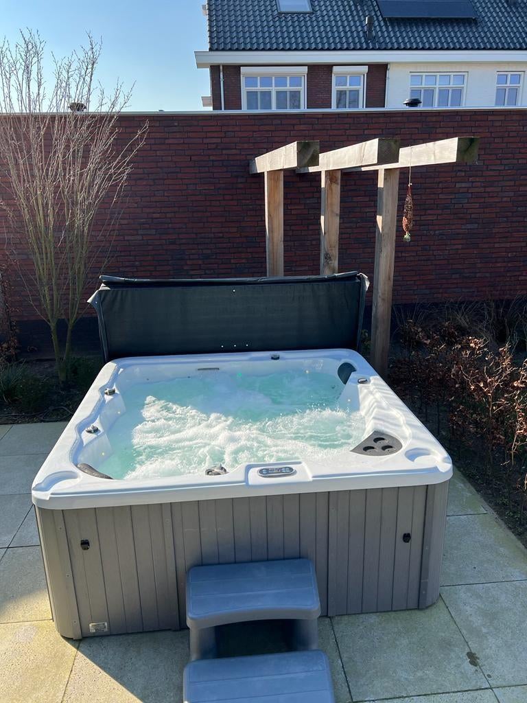 Jacuzzi Balboa 5 persoons, Tuin en Terras, Bubbelbaden en Hottubs, Ophalen, Gebruikt, Trap, Vast