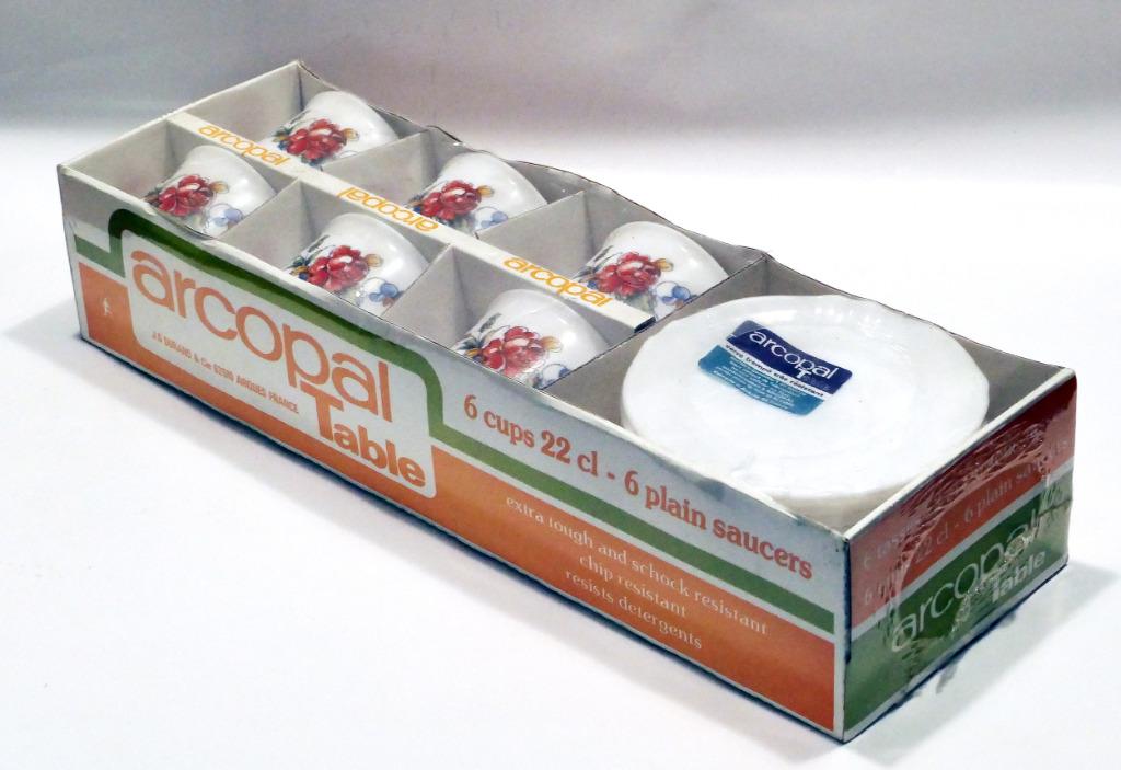 ARCOPAL Vintage 6 tasses/sous tasses dans boite d'origine, Neuf, Enlèvement, Autres matériaux, Autres styles
