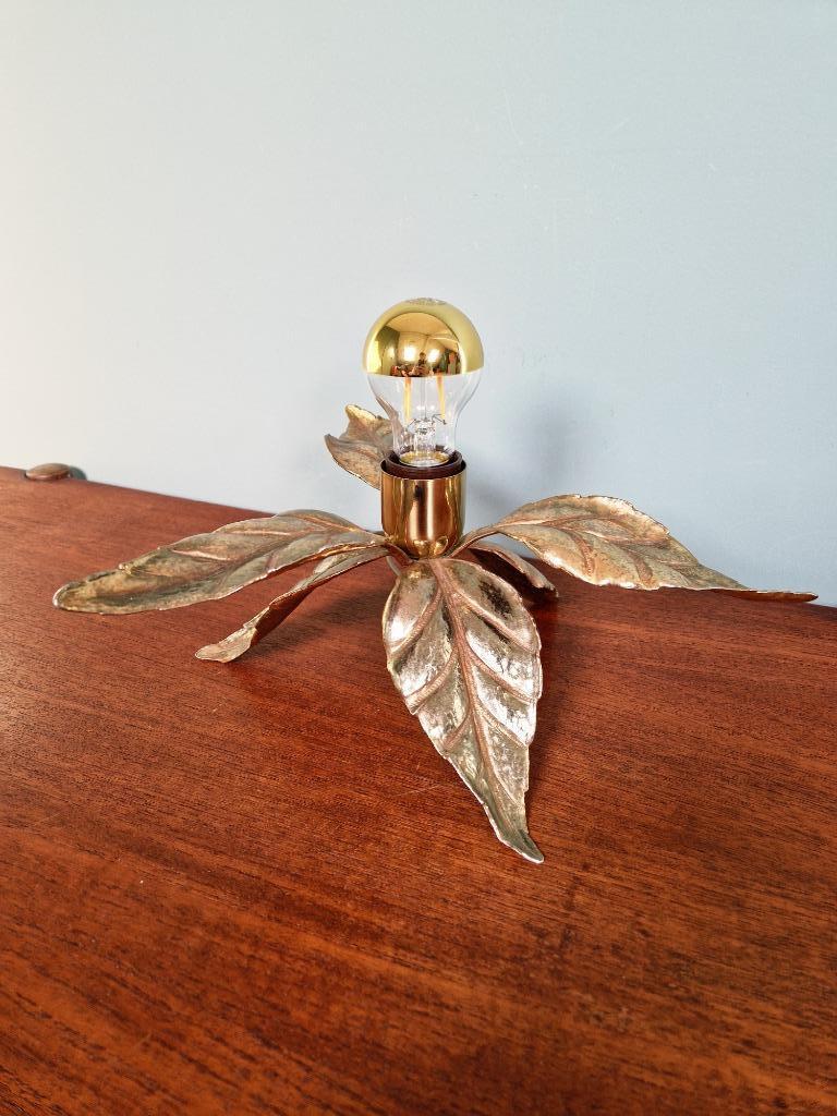 Lampe de table florale en laiton, Willy Daro, 1970, Enlèvement ou Envoi