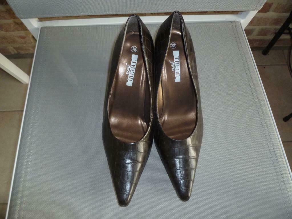 bruine schoenen met hoge hakken maat 38, Kleding | Dames, Schoenen, Nieuw, Bruin, Ophalen of Verzenden