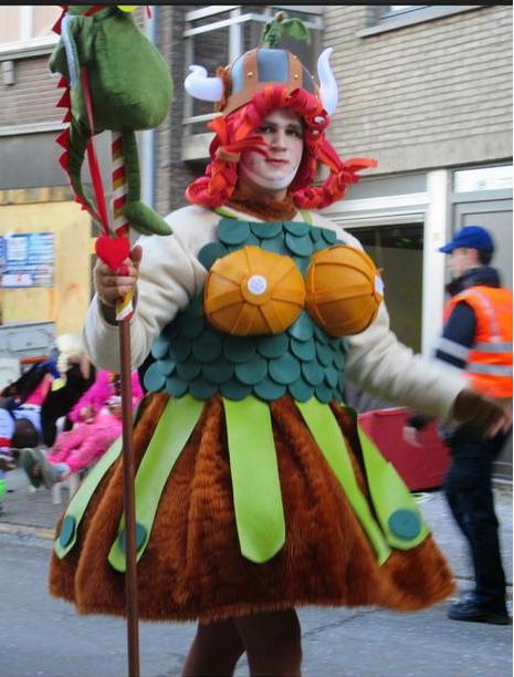 Carnavalskostuum, 2  stuks, Ophalen, Gedragen
